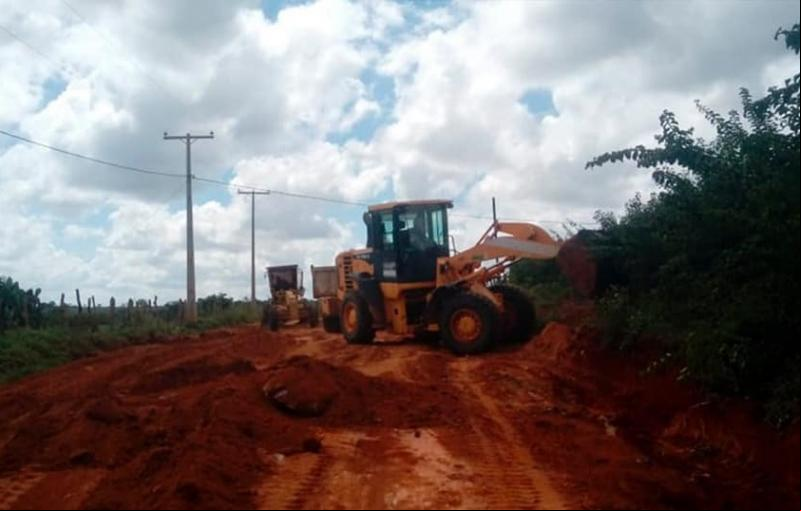 Prefeitura de Malhada de Pedras realiza manutenção em estradas vicinais do município