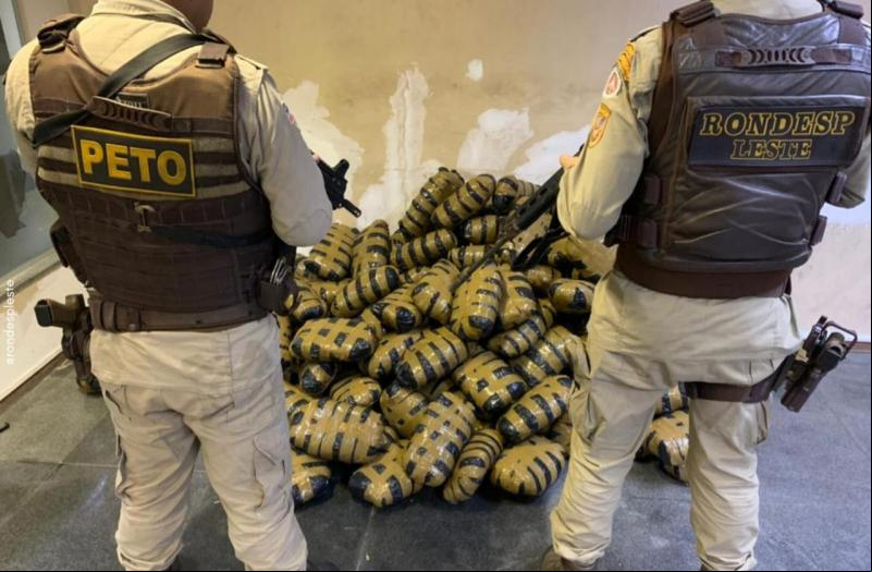Veículo é interceptado com 150 kg de maconha em Feira de Santana