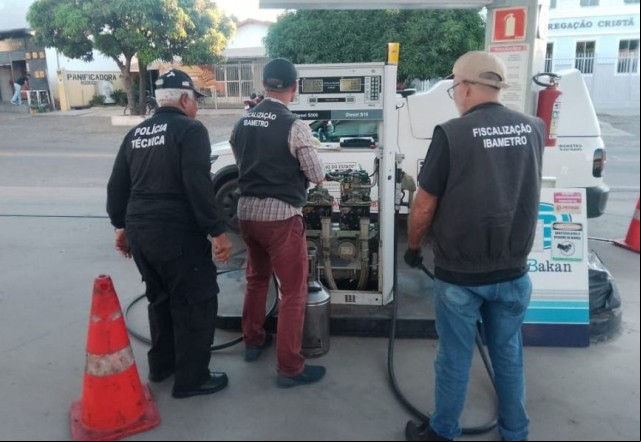 Operação Combustível Legal detecta irregularidades em postos de Brumado Caetité e Guanambi