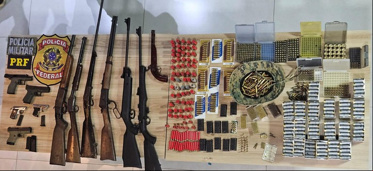 PM, PF e PRF capturam foragido e apreendem armas de fogo em Barreiras