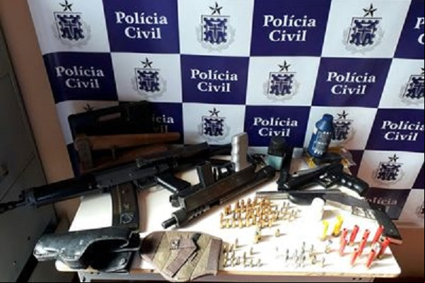 Draco apreende em Caculé submetralhadora e fuzil 