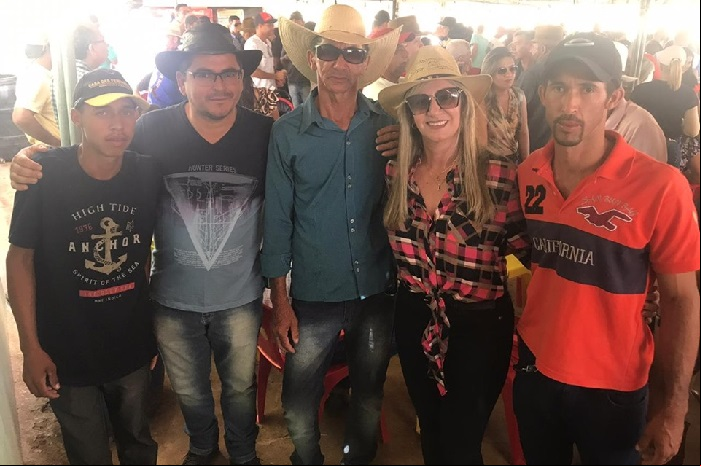 Prefeita de Malhada de Pedras participa de III encontro de carros de boi da comunidade de Tabuleiro, em Rio do Antonio