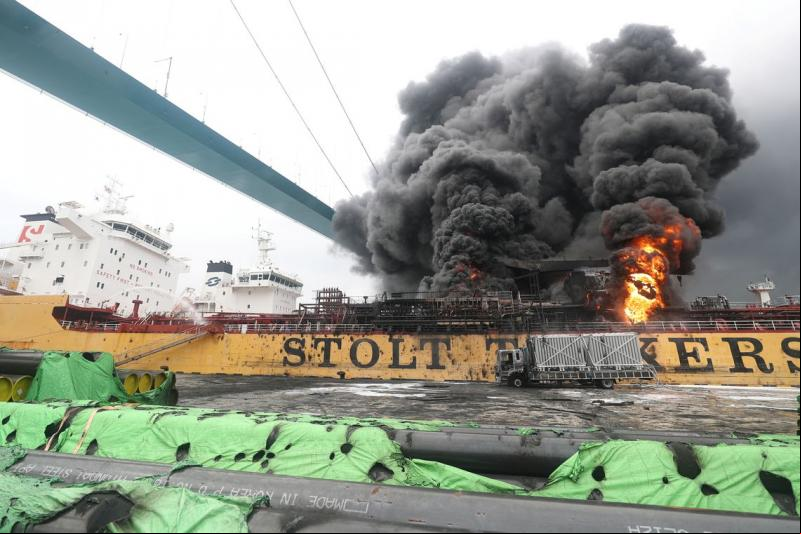 Navio que transportava petróleo explode na Coreia do Sul