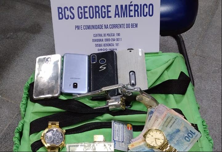 Flagrada dupla que ostentava vídeos com armas na web; após troca de tiros com a pm um morreu