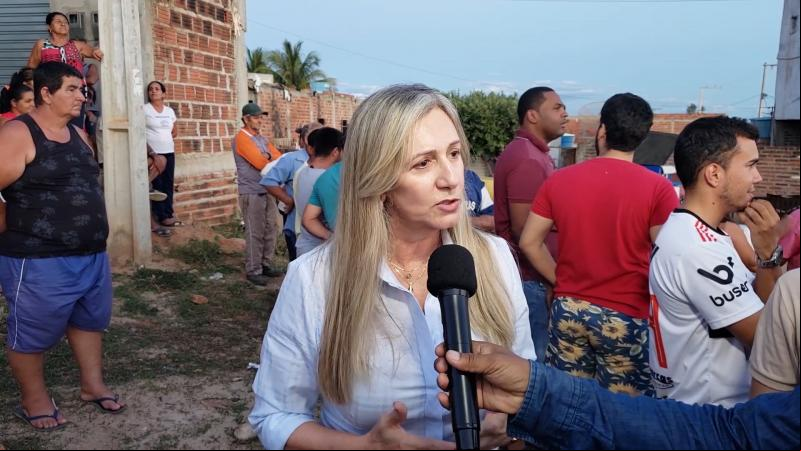 Entrevista com a prefeita e populares sobre pavimentação de diversas ruas em Malhada de Pedras, veja o vídeo